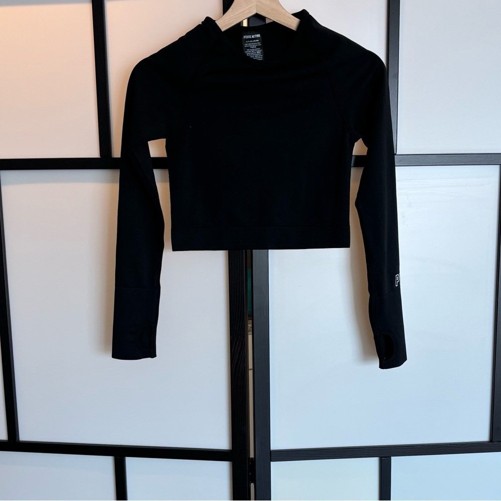 Victoria’s Secret PINK long sleeve crop top. Women’s Small